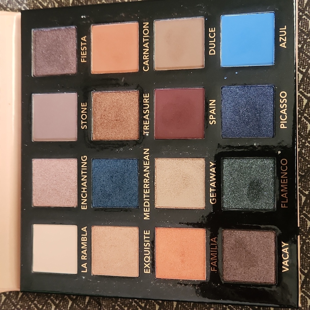 BH Cosmetics Beautiful In Barcelona Palette